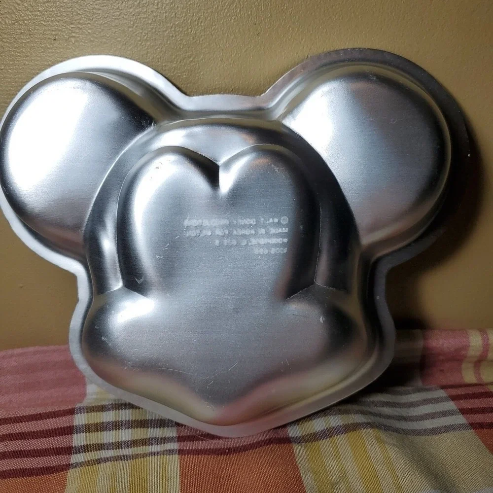 Wilton 8in Mickey Mouse Cake Pan Disney Silver Aluminum 502-298 Vintage Bakeware